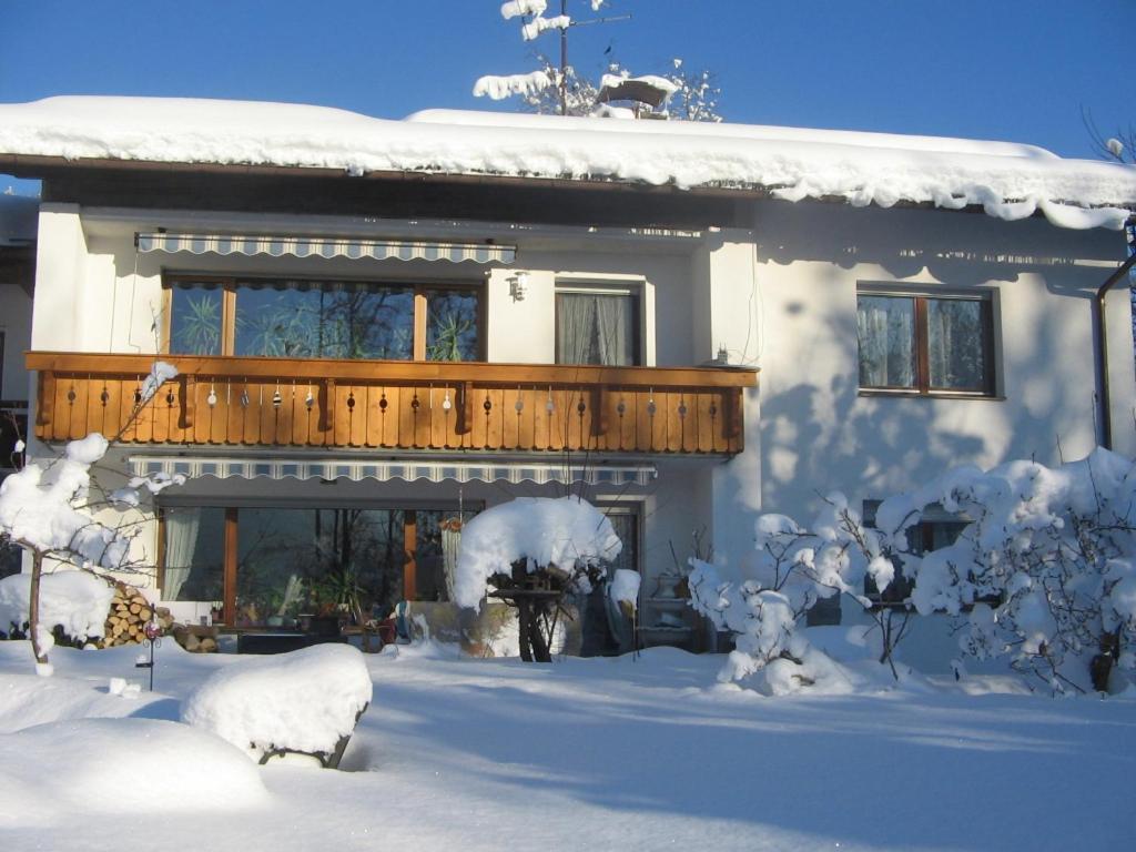 Im Souterrain Mit Terrasse
